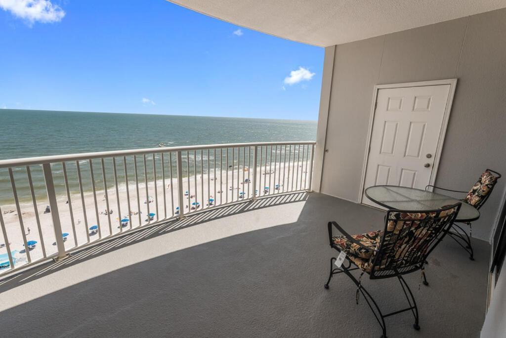 Island Royale: Beachfront Condo in Gulf Shores Exterior photo