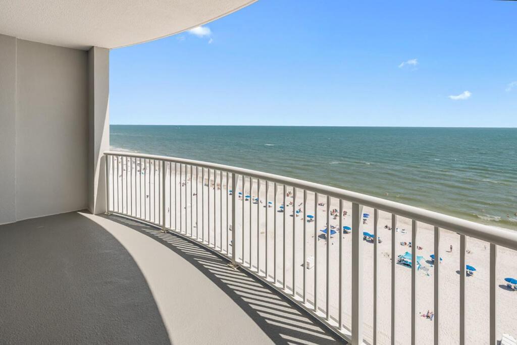 Island Royale: Beachfront Condo in Gulf Shores Exterior photo